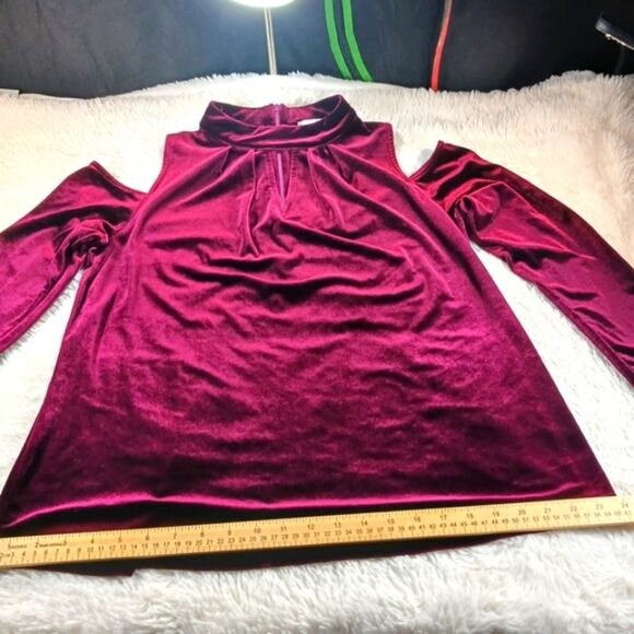 Neiman Marcus Red Velvet Blouse Key Hole Neck Open Shoulder Long Sleeve Large... - Picture 10 of 12